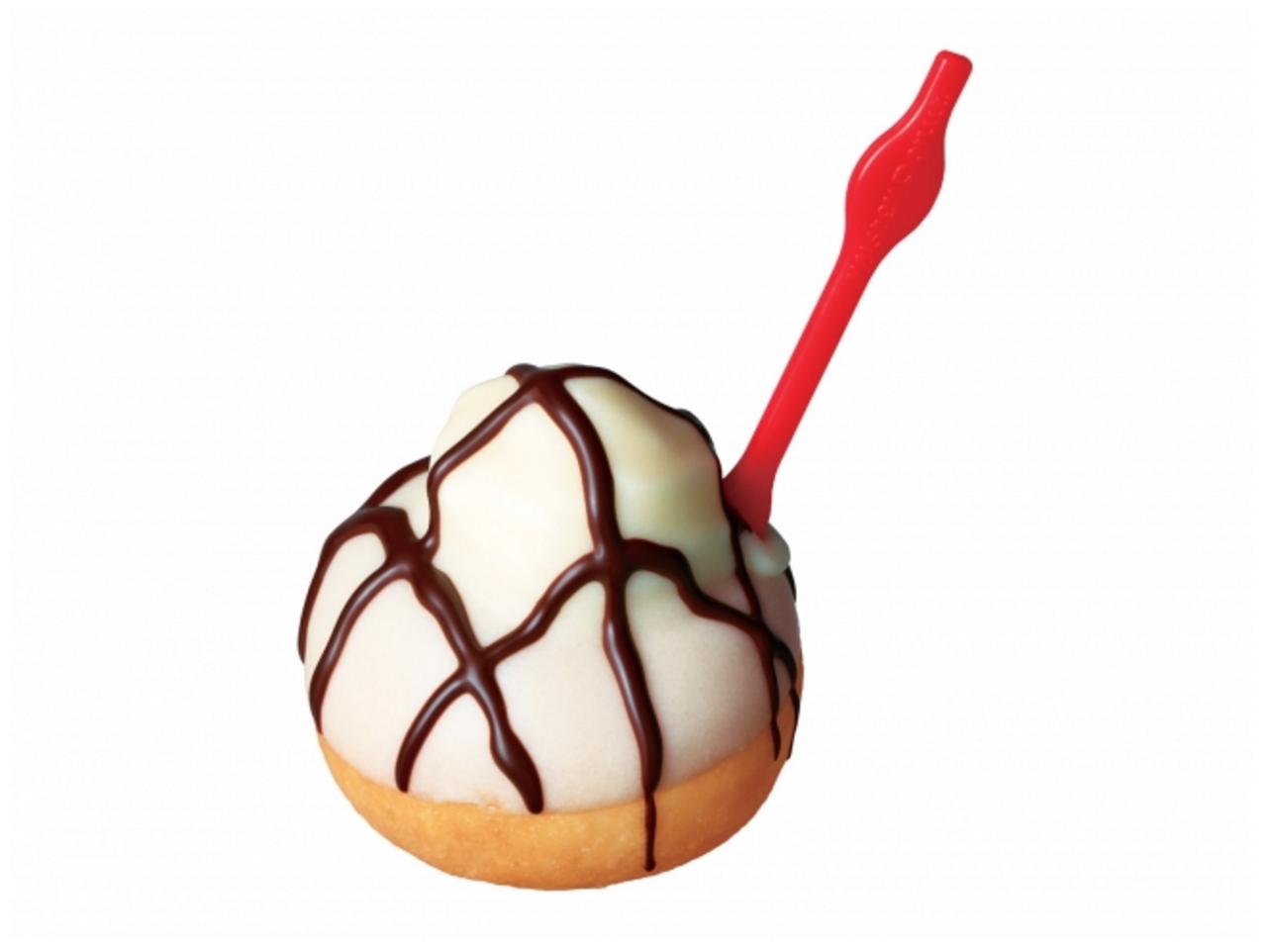 画像: ●キュートポップ　ホワイトチョコ＆クリーム ふんわりとした食感のイースト生地の上にホイップクリームを絞り、ホワイトチョコでコーティング。チョコで線掛けをしました。