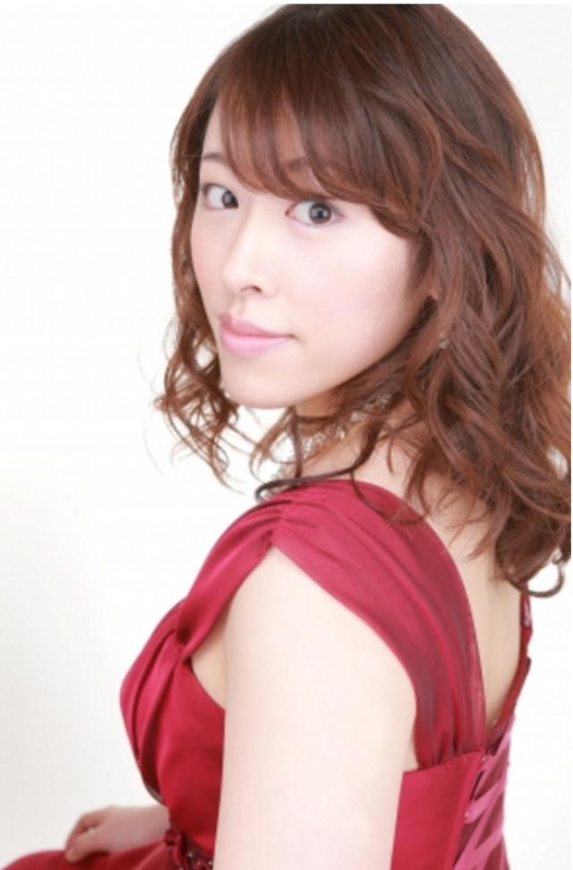 画像: 【モデルプロフィール】 冨永 愛子(ピアニスト) 東京音楽大学ピアノ演奏家コース卒業後、ドイツ国立エッセン・フォルクヴァンク芸術大学を首席で卒業。2008年東京音楽コンクールで優勝。近年『紀尾井ニュー・アーティスト・シリーズ』、『Navigatorコバケンのクラシック入門コンサート』等に出演した他、2014年には東京文化会館(小)でソロリサイタルを開催し、「音楽の友」誌上で「プリズムの光彩のように変化する音色、映像が浮かぶ表現力。」と評された。ソリストとしてこれまでに日フィル、都響、東響、東京シティフィル等と共演。菊地麗子、東誠三、ヘンリ・シーグフリードソン各氏に師事。