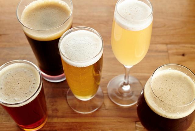 画像: ピッツァチーズフォンデュにお勧めのクラフトビール「ヒカリエールNo.7 シトラスポップ」 ヒカリエールNo.7 シトラスポップ 1/2 パイント580 円・パイント980 円 ペールエールを、春らしく軽やかで飲み飽きない味わいに仕上げています。フローラルでシトラス感があり、 軽やかでポップな味わいは、濃厚な味わいの「ピッツァチーズフォンデュ」とも相性が良く、すっきりとした 春らしいクラフトビールです。 ※ 「ヒカリエール」は、アイビアー・ルサンパームでのオリジナルクラフトビールです。これまでも“紅茶”、 “柚子”、“トロピカルパッション”、“ワイルドハニー”など個性溢れる味を期間限定で提供しています。 ※ 価格は税別です。