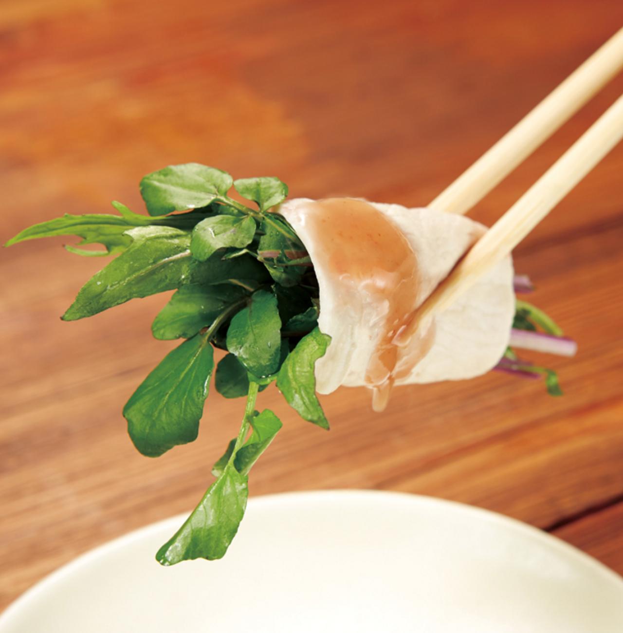 画像: さらにお肉で巻いて