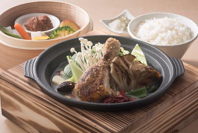 画像: 温野菜 GOZEN「12種の薬膳でからだ温まる薬膳鶏鍋定食」