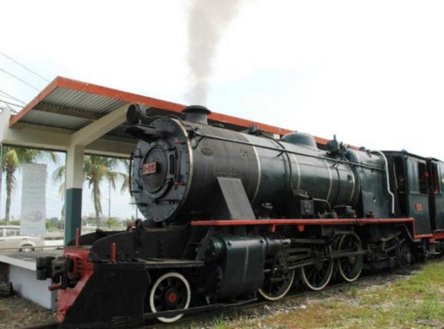画像: 第10位 北ボルネオ鉄道-蒸気機関車で行く半日観光ツアー <コタキナバル発> 2008年より線路補修工事の為運休していた北ボルネオ鉄道が再開しました。 コタキナバル市内にほど近いタンジュンアル駅~パパール駅まで往復77kmの列車の旅をお楽しみいただきます。車窓から眺めるボルネオ島の景色も抜群です! www.veltra.com