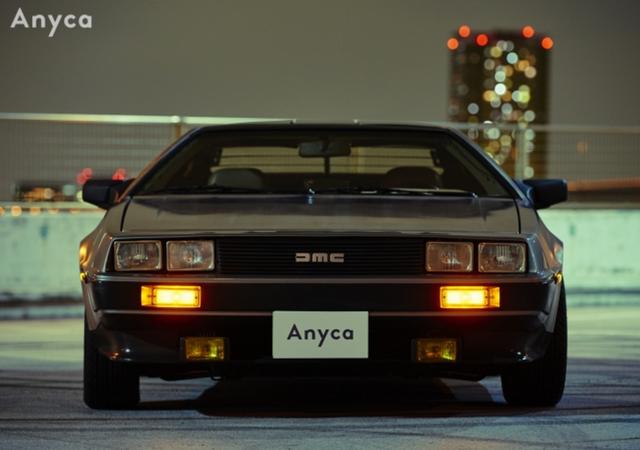 画像: ■デロリアン『DMC-12』とは デロリアン(De Lorean)はアメリカ合衆国にかつて存在した自動車製造会社の名称。同社から唯一製造された自動車である『DMC-12』は、1985年に公開され世界的にヒットした映画『バック・トゥ・ザ・フューチャーシリーズ』に登場するタイムマシンのベースカーとして、広くその存在を知られております。また、2017年には台数限定で再生産すると発表されたこともあり、さらなる話題を呼んでいます。
