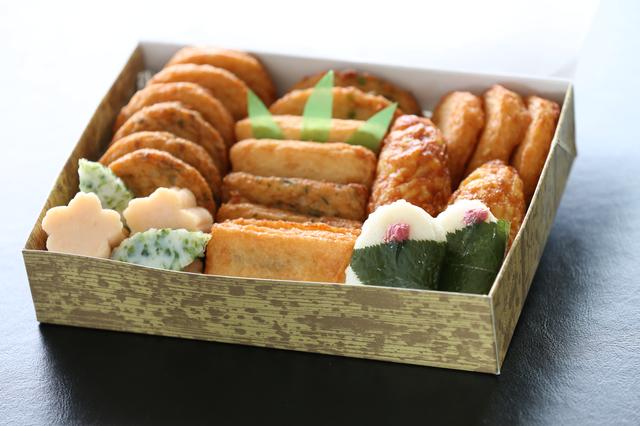 画像: ●さくら天セット大箱(11 種紙 27 個入り 箱入り詰め合わせ) 3300 円(税込) <内容> さくら天 2、さくら花型人参 4、さくら葉型磯辺 2、芋天 2、ごぼう 3、山菜 3 アスパラ 2、竹の子 3、梅しそ 2、チーズ 2、人参 2