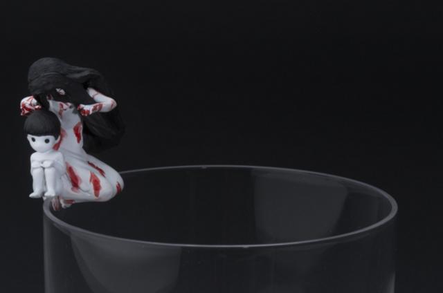 画像2: 「呪いのフチの貞子」と「呪いのフチの伽椰子」が劇場前売り特典として恐怖のフチから這い出る!!