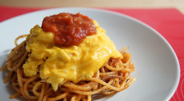 画像: 【福岡】 『ふわとろ卵とピュアトマトソースの焼きパスタ』/ビアンカ・ママの焼きパスタ 濃厚な麺の旨味とピュアトマトの酸味がふわとろ卵と合わさって最高!世界で唯一の調理法! これが真の焼きパスタ!!
