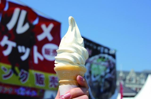 画像: 【宮崎】 『甘乳蘇ソフトクリーム』/ミルククラブ中西牧場 搾りたての牛乳を8時間煮詰めて作る甘乳蘇。 牛乳の持つ甘みと旨味をぎゅっと凝縮させた栄養満点のソフトクリーム。 ほんのりとやさしい甘さがクセになります! ・第3回・5回九州ご当地グルメ王者決定戦スイーツ部門優勝