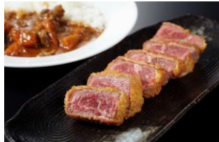 画像: 肉山 牛カツ（1人前） 1,201円 牛カツカレーライス（1人前） 1,601円 （写真右） ミニカレーライス（1人前） 501円 希少部位であるカイノミを厳選し、高温の油で短時間揚げ、旨味を閉じ込めることでジュー シーに仕上げた柔らか牛カツ。 また、カレーライスとの絶妙な組み合わせもぜひ味わって。