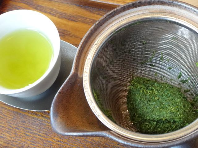 画像: 1杯目を淹れ終った茶葉。最後の1滴まで旨味を抽出した感満載!