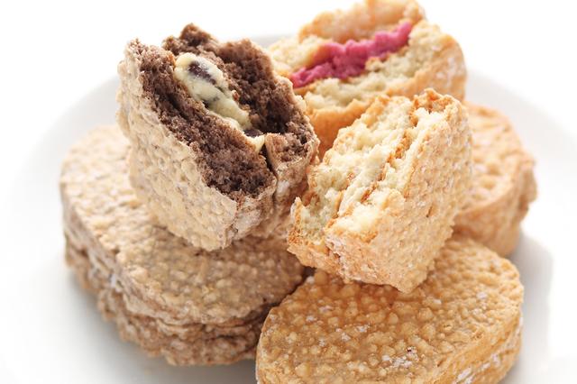画像: 「フレンチトースト ダックワーズ」 サックリ&フワフワのダックワーズ。 Ivorish人気の味をイメージした「メープル」、「チョコ&バナナ」、「ベリーDX」の 3種を詰め合わせました。 6個入り(3種各2個):1,000円(税抜)