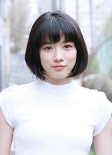 画像: ■永野芽郁さんプロフィール 2013年から雑誌『nicola』の専属モデルとして活躍し、2016年6月号をもって卒業。女優としては映画『俺物語!!』のヒロインに抜擢されたことで話題を集め、その後も多数のドラマ&映画に出演。現在「カルピスウォーター」の新イメージキャラクターとしてCM出演中のほか、2017年公開の映画『ピーチガール』に出演が決まっている。
