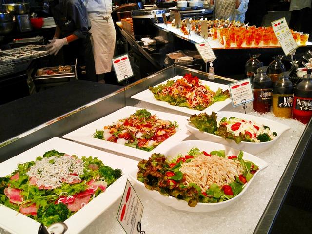 画像1: さっそく伊勢志摩の食の魅力あふれるブッフェ台へ♪
