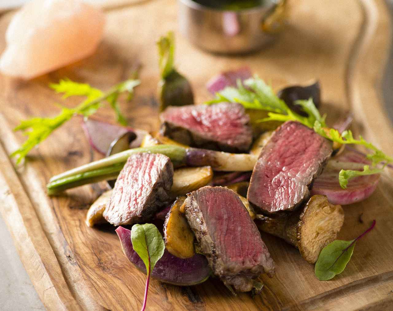画像: 氷温熟成で約2週間熟成したドライエイジングビーフや、イベリコ豚、日向鶏などのステーキを、カジュアルなプライスで気軽にお楽しみ頂けるステーキハウス。 気軽につまめるタパスと、世界各地から厳選したワインも一緒にお楽しみいただけます。