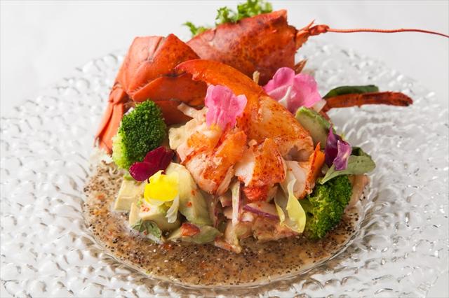 画像: オマール海老とアボカドのサラダ~チアシードドレッシング~ 1,400円 新鮮なアボカドと話題のチアシードドレッシングでヘルシーさもプラスしました。