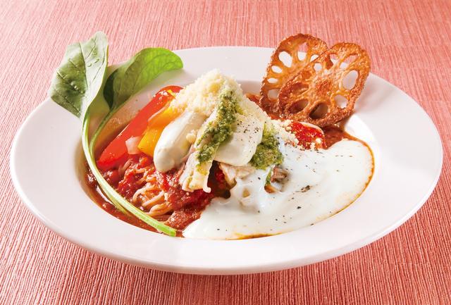 画像: ・商品名:『美食ヨーグルトのひんやりトマト麺 クリーミーバジチキ』 ・販売価格:880円(税込) ・販売期間:2016年6月9日(木)~2016年6月11日(土) ・商品特徴:「バジチキ」に、ゴルゴンゾーラチーズクリームを使用してクリーミーに仕上げました。さらに、ほどよい酸味のヨーグルトソースを重ね濃厚な味わいの中にも爽やかさを感じられる、トマトの日3日間だけの贅沢プレミアムな冷しトマト麺です。 ※数量限定商品のため、詳しくは各店舗にお問い合わせください。