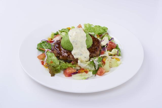 画像: フレッシュサラダ仕立てのハンバーググリル 699円(税抜)