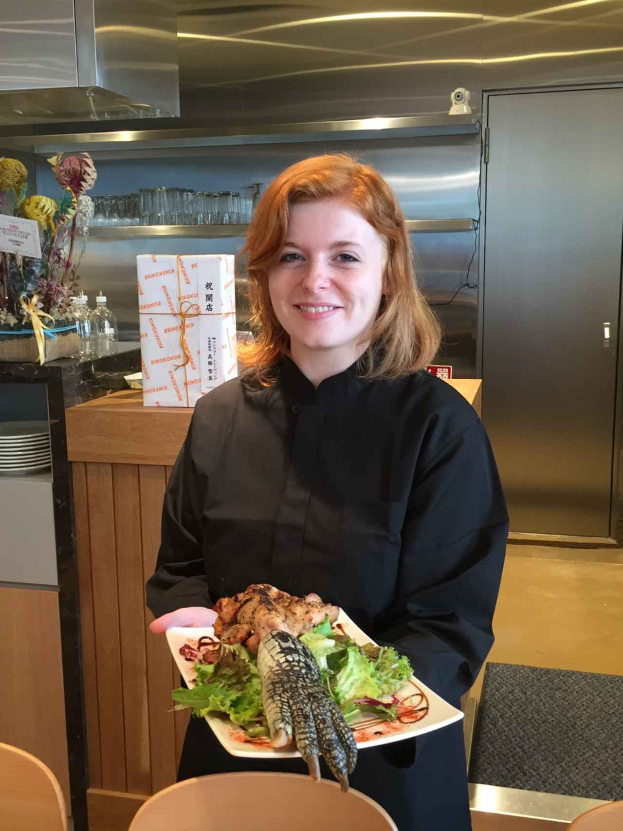 画像: 何かの手がこちらに伸びてます…