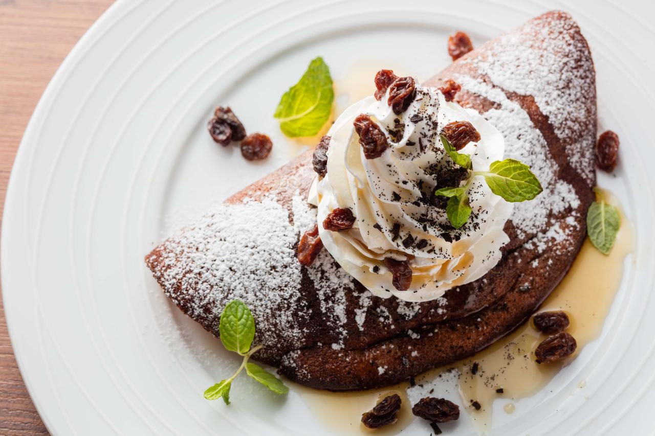 画像: スフレパンケーキ　スパークリングチーズムースとメイプルシロップ　700円(税抜)