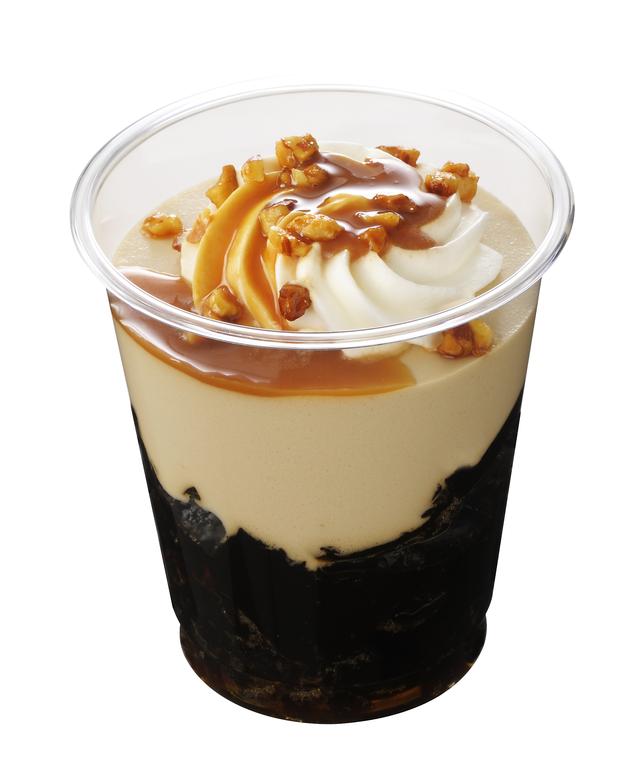 画像: 「コーヒーゼリー」 価格: ¥300(税込¥324) 特長: ほろ苦コーヒーゼリーに、まろやかな味わいのカフェオレムースが調和します。キャラメルソースとクラッシュアーモンドがアクセント。