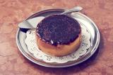 画像: バターシュガーケーキ 北海道産バターを贅沢に使った、バターの風味たっぷりのバターケーキでございます。表面のザラメのシャリシャリとした食感が、いい仕事をしてございます。 1ホール 1,944円(税込)