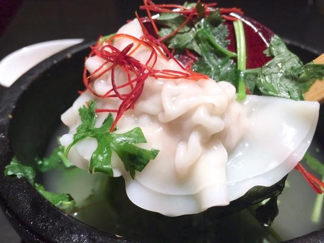 画像: 石鍋パクチー水餃子