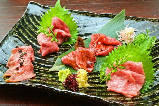 画像: 京都肉 肉刺し5種盛り合わせ 2300円