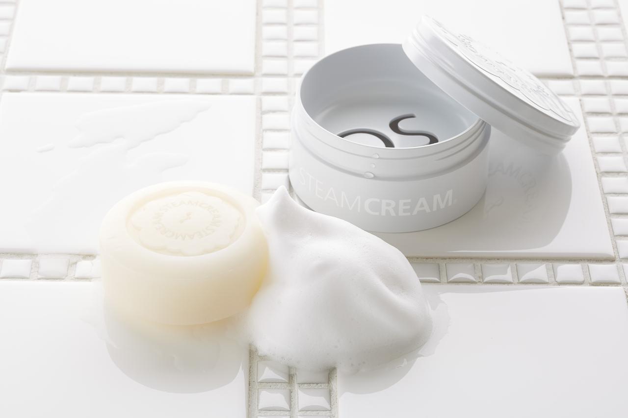 画像: ■スチームクリーム ソープ〈石けん〉顔・からだ用【日本製】 標準重量 60g 1,800円(税抜)/1,944円(税込) 天然由来成分100% エッセンシャルオイル10種配合 天然香料100% うるおいはそのままに、天然由来の洗浄成分のきめ細やかな泡で全身の肌をやさしく洗いあげるソープです。 肌の汚れを吸着しながら洗い流すことで肌を清潔に保ち、うるおい成分によって洗顔後のつっぱり感も軽減します。 SC. Cosmetics