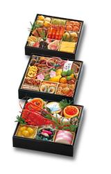 画像: 「純和風おせち 彩風」(冷凍) 27,000円(消費税・送料込) 関西の調理法と味で仕上げた純和風おせち。 「国産伊勢海老」や「丹波産黒豆」、「ちりめん」などを 関西の調理法と味付けで仕上げました。海老の艶煮や煮しめなど 温めるとより美味しくなるおせちも充実しています。