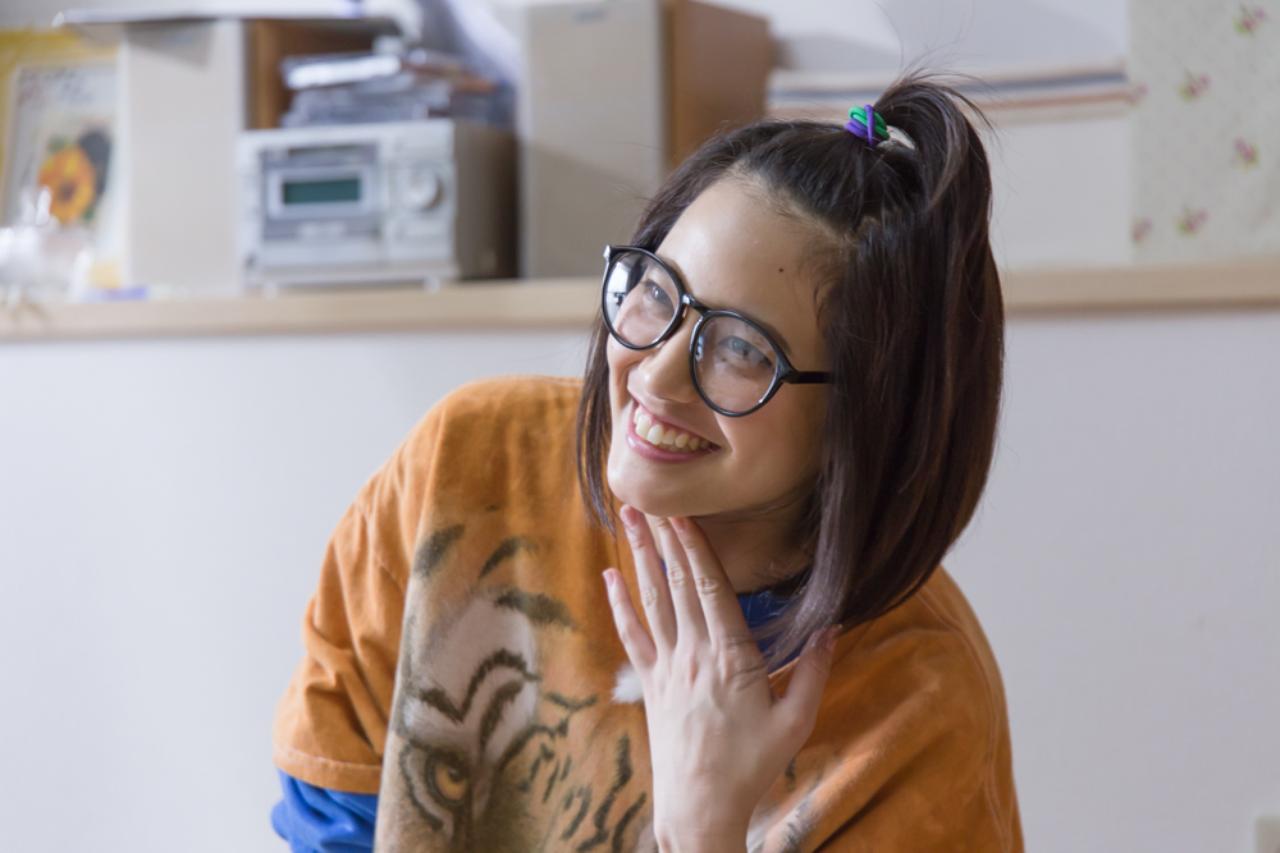 画像: ■山崎紘菜 プロフィール 1994年生まれ。第7回「東宝シンデレラ」オーディションで審査員特別賞を受賞。2012年、『僕等がいた』で映画初出演、『高校入試』でテレビドラマ初出演を果たす。その後、『今日、恋をはじめます』、『この空の花 長岡花火物語』、『悪の教典』『フラジャイル』『MARS~ ただ、君を愛してる ~』などに出演。2016年には映画版『MARS~ ただ、君を愛してる ~』で杉原晴美役を演じた。出演作、映画『金メダル男』が10月22日、映画『チア☆ダン』が2017年公開予定。Girls Awardに出演し、モデルとしても活躍の幅を広げている。 ▽山崎紘菜 オフィシャルウェブサイト https://www.toho-ent.co.jp/actress/profile.php?id=7308 ▽山崎紘菜 オフィシャルインスタグラム https://www.instagram.com/hirona_yamazaki/?hl=ja