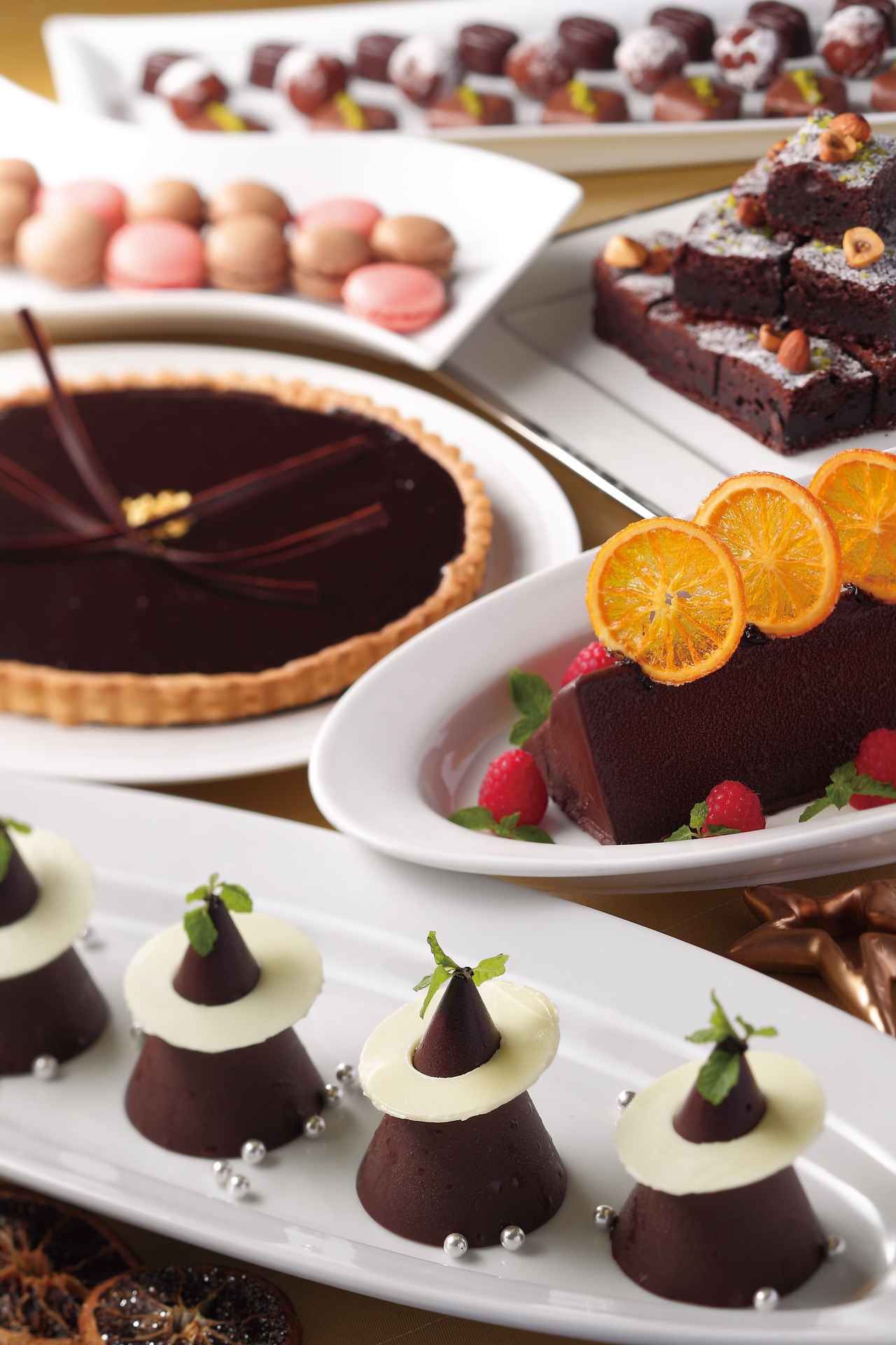 画像1: 壮観！20種類のデザートが並ぶチョコレートブッフェ
