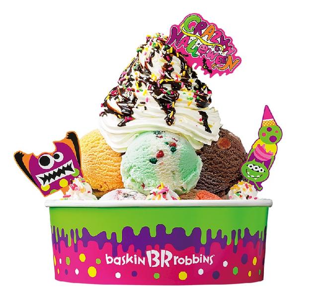 画像: 完全に、クレイジーです…トライする人集まれ~! Crazyyy Party Sundae クレイジーパーティーサンデー ※参考価格 2500円 ※販売期間 9月26日~10月31日 お好きなアイスクリーム10個に、ホイップクリーム合計120g、 チョコソースにカラースプレーをたっぷりのせた、BIGサンデー! みんなでシェアして食べちゃおう! 張り切ってアイスクリーム10個積んじゃいます!インスタにUP~~!
