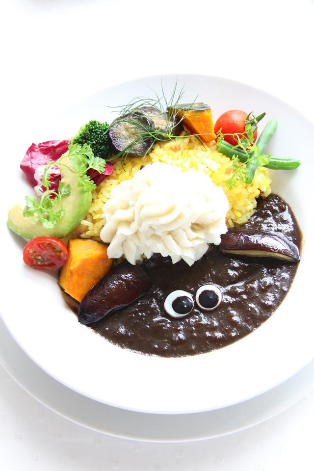 画像: ひつじのショーンファームカレー 単品:1,150円 ドリンクセット:1,550円