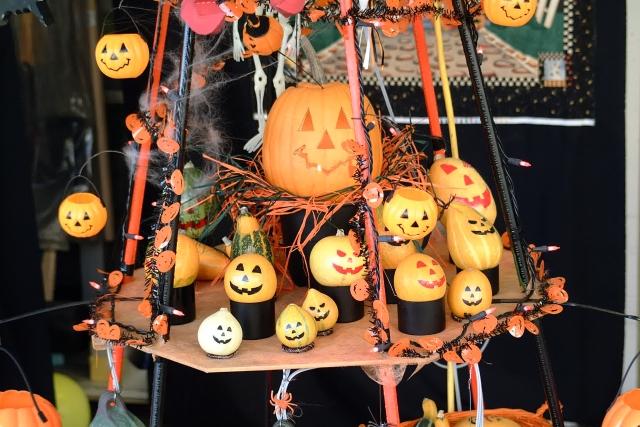 画像1: ハロウィンを彩るフラワーアレンジメント作りとスィーツブッフェ