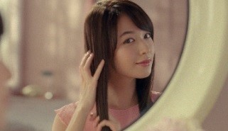 画像2: モデルの森 絵梨佳さん出演CM「SALA 熱を味方に オイル篇」