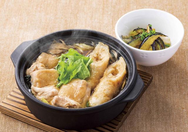画像: ■鶏鍋(茄子小鉢つき)~きりたんぽ風 1,249円(税込1,348円) 秋田県産あきたこまちを100%使用したきりたんぽ、柔らかな鶏モモ肉、ほうれん草・白菜・長ネギなどのたっぷりの野菜と舞茸、ごぼうなどを煮込んだ、じんわりやさしい鶏鍋。比内鶏の旨みをベースにしたスープは、まろやかでコクのある味わいです。
