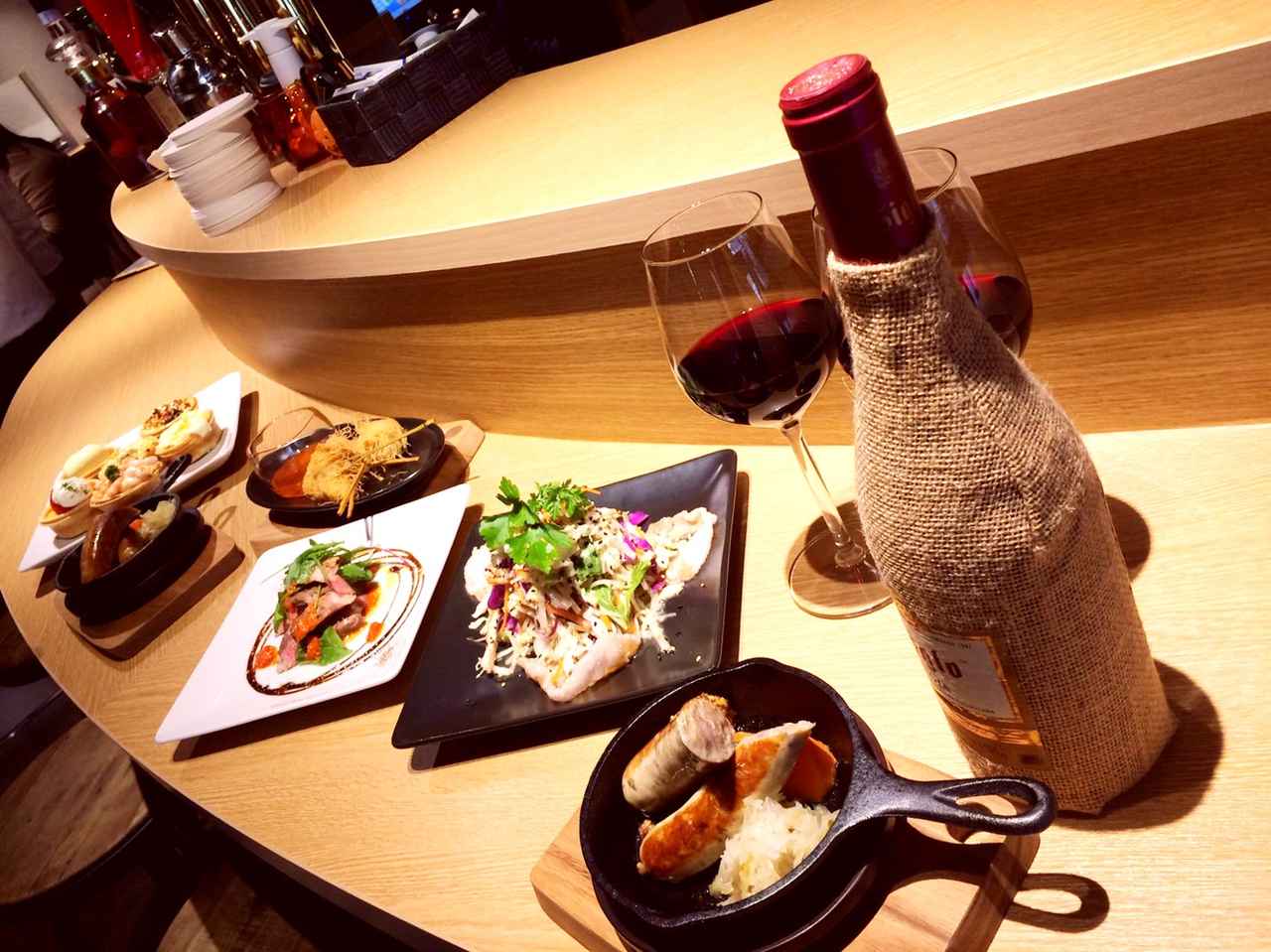 画像: 夜はワインをいただきながら…