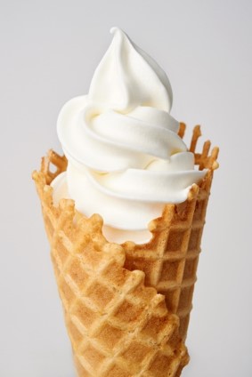 画像: Cow Cow Ice　ミルク 北海道十勝の契約牧場で生産したジャージーミルクをベースに、隠し味にマスカルポーネチーズを加えオリジナルの生クリームでよりクリーミーに仕上げました。 税込　480円