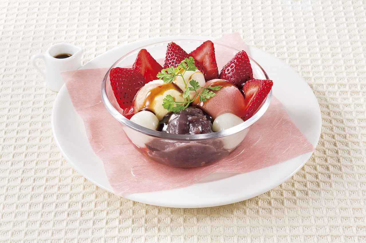 画像: <商品名>苺あんみつ <価 格>620円(税込670円) <商品説明>たっぷりの苺、寒天、白玉、苺シャーベット、小豆餡を使ったあんみつです。濃厚な黒蜜をかけてお召し上がりください。