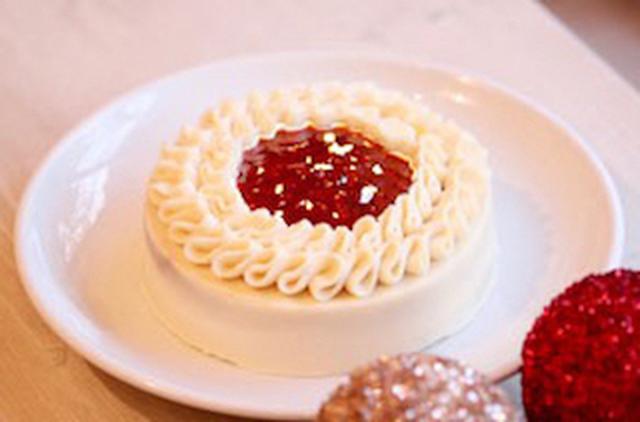 画像: クリスマスケーキ グルテンフリーラズベリーバニラ ¥4,200