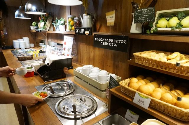 画像: 定番の健康サラダバー