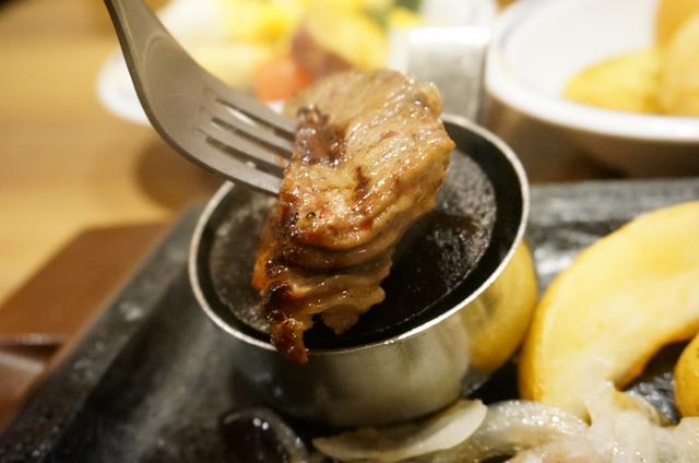 画像: 約300℃の焼き石