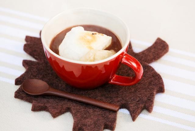 画像: 雪に見立てたジェラートをのせて食べる、遊び心いっぱいのぜんざいです。雪遊びにワクワクした子供の頃の気持ちがよみがえります。