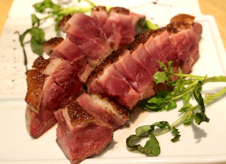 画像: あいち鴨の塊焼き(ムネ肉300g) 税別3,800円