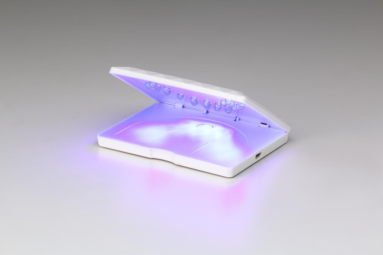 画像: ■HOMEI コンパクトジェルライト フットネイルも出来る幅広タイプのLEDライト。USB式で45秒で硬化します。 可愛いパッケージも嬉しいです。 HOMEI コンパクトジェルライト ￥3,888（税込）