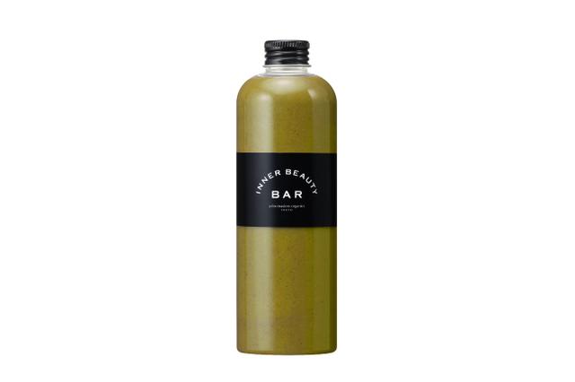 画像: ■YUZU GINGER GREEN 商品名称 ユズジンジャーグリーン 300mL×2本 単品購入可 ※単品の場合は Rsize ¥700+tax / Lsize ¥900+tax 脂質の代謝を促すビタミンB2が豊富でダイエット中のイライラを鎮めるセロリ、消化促進などに優れこの時期に欠かせない食材であるしょうがが、印象的な味を演出。豊富なビタミンCやクエン酸を含むゆずやみかんがすっきりとした味わいを添えてくれます。 セロリ/ゆず/しょうが/みかん/りんご 【ダイエット】【冷え性改善】