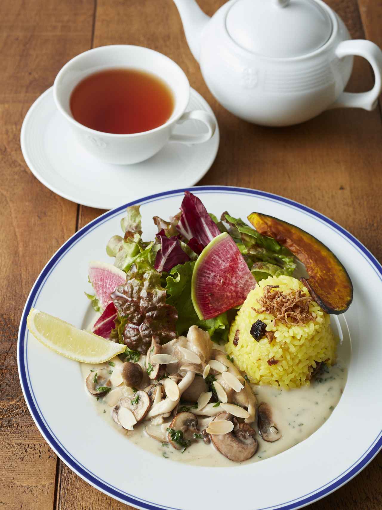 画像: 「チキンときのこのフリカッセプレート」(2月9日発売)