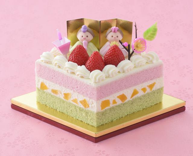 画像: 価 格: 一辺10.5cm、3~4人分/¥2,000(税込¥2,160) 特 長: ひな壇に供える菱餅に見立てたデコレーションケーキ。抹茶スポンジと苺風味スポンジの間に、黄桃と生クリームをサンドしました。女の子のすこやかな成長を願い、彩りゆたかなケーキを囲んでみんなで楽しくお祝いしましょう。