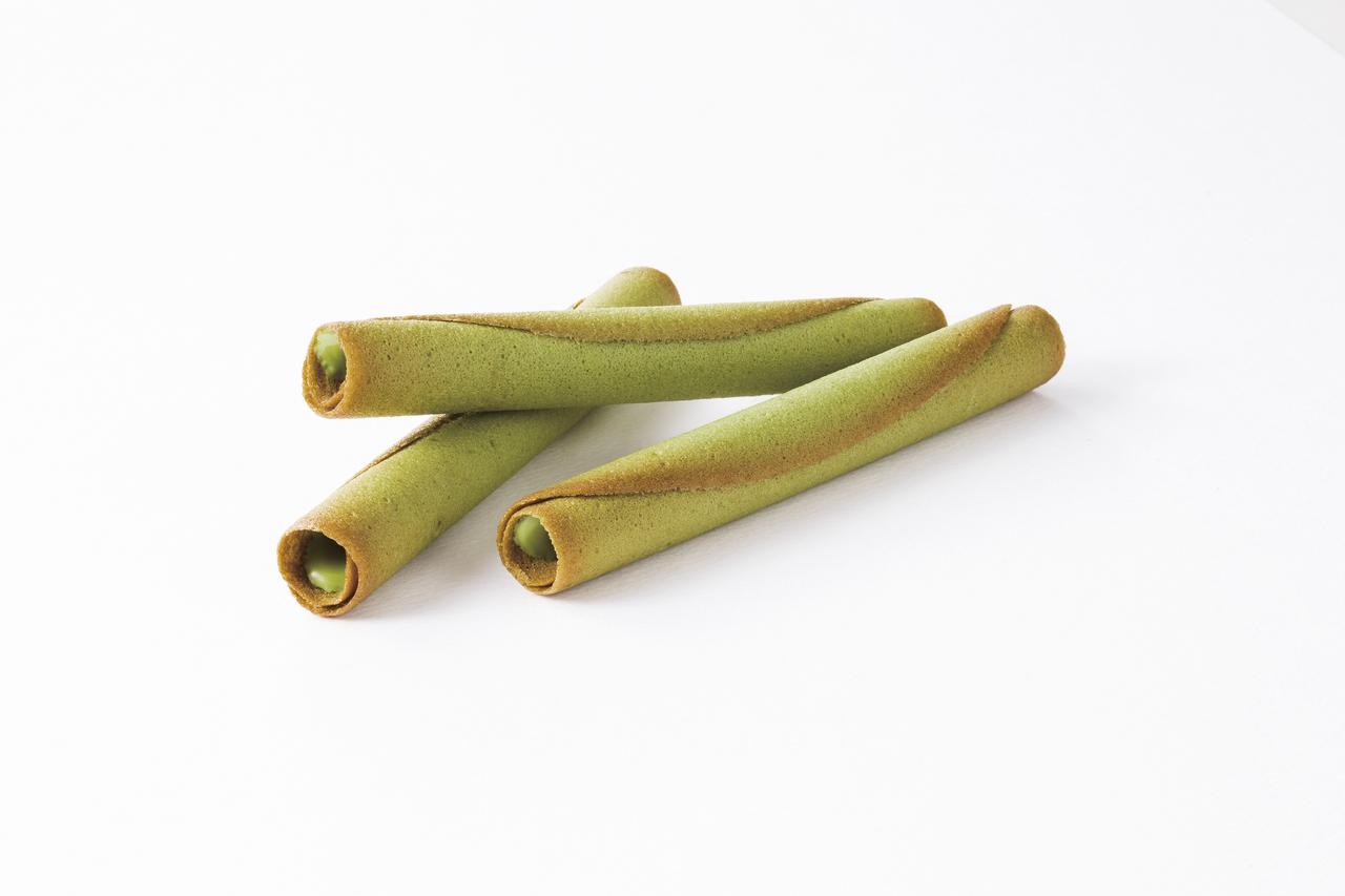 画像: バターをふんだんに使用したラング ド シャーに、抹茶の香りを纏わせました。 中には抹茶チョコレートを詰めており、抹茶の甘み・旨みとバターの豊かな風味が融合して、かすかな苦味が後味の甘みをすっと切ります。