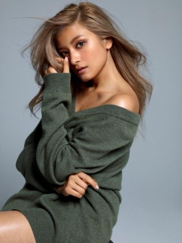 画像: ローラ 16歳でモデルデビュー。 ハーフモデルとして独自のアイデンティティーをもち、その愛くるしいキャラクターと個性溢れるスタイルで国内外を問わず活躍。あらゆるファッション誌のカヴァーを飾り、様々な表情でファンを楽しませている。 最近では米映画製作プロデューサーの目にとまり、映画「バイオハザード:ザ・ファイナル」(2016年12月23日公開)の女戦士役に大抜擢。ハリウッド映画デビューを果たす。また、自身のファッションセンス・セルフプロデュースも業界から評価が高く、今後の動向がさらに注目される女性である。