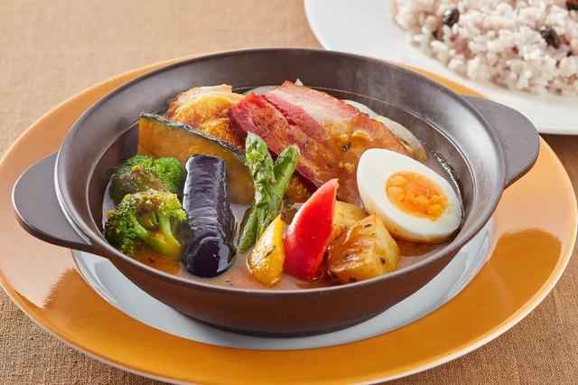 画像: 彩り野菜と濃厚ベーコンのスパイシースープカレー 雑穀米セット 1,099円